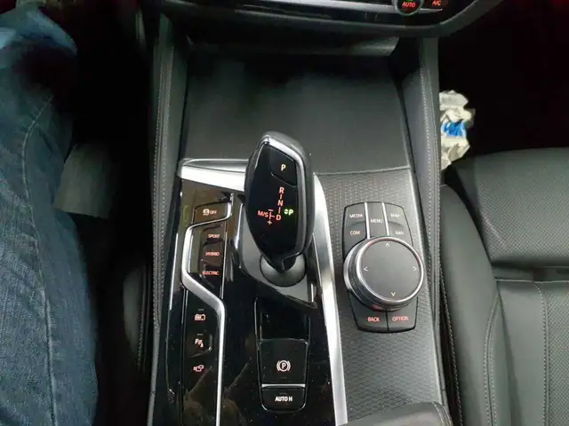 BMW 5 Series view 10