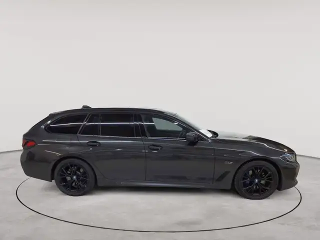 BMW 5 Series view 3