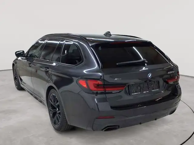 BMW 5 Series view 5