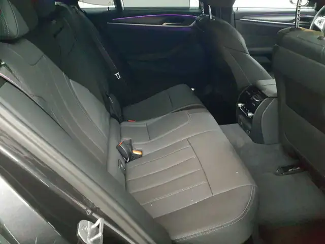 BMW 5 Series view 14