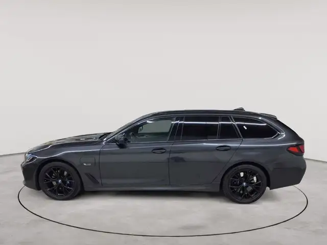 BMW 5 Series view 6
