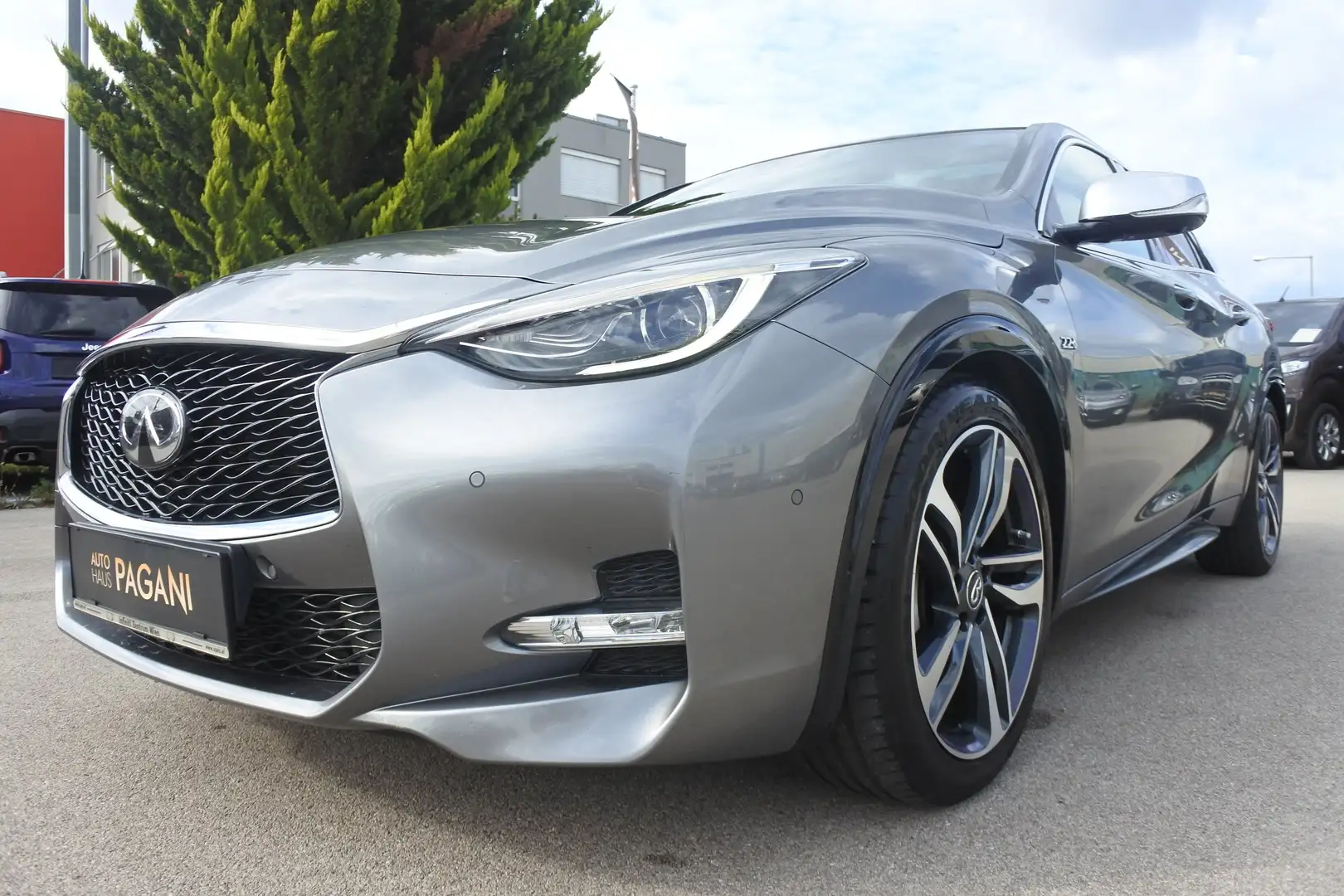 Infiniti Q30 Q30 2,2d DCT AWD Premium City Black Aut. Premium - 1