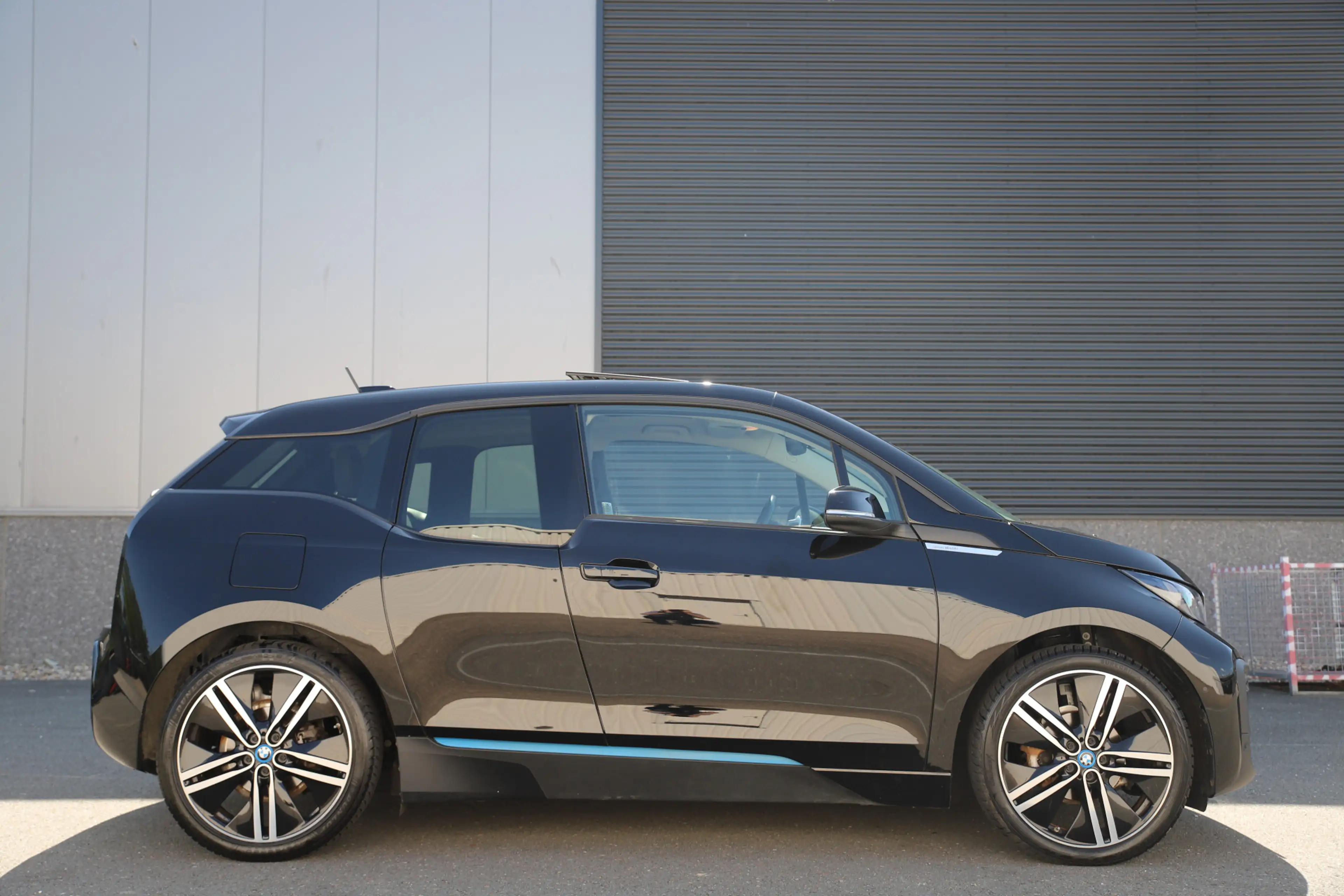 BMW i3 Edition Windmill 120Ah/ 42 kWh/ Schuifdak/ All-Sea — photo 14