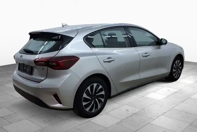 Ford Focus view 4
