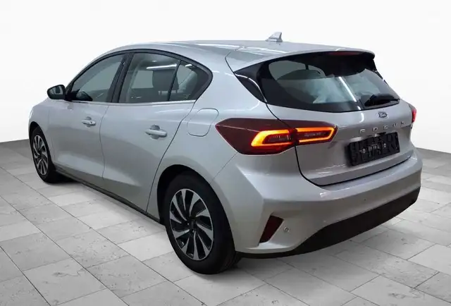 Ford Focus view 3