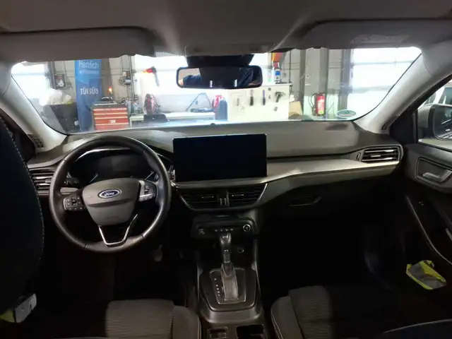 Ford Focus view 9