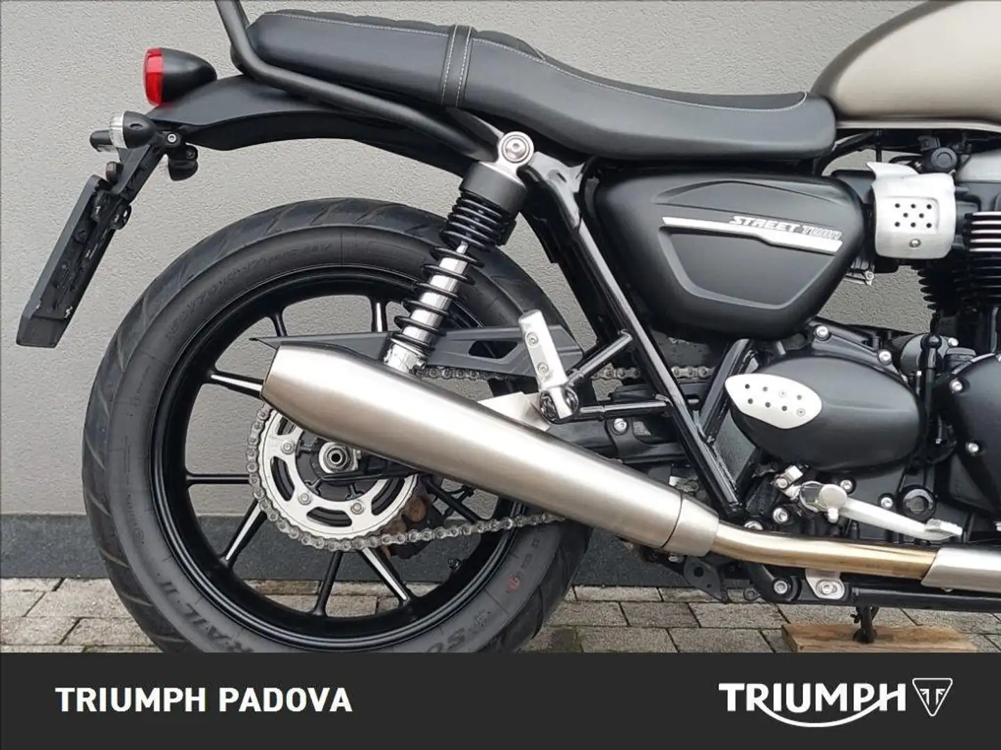 Triumph Street Twin 900 65 cv Grigio - 2