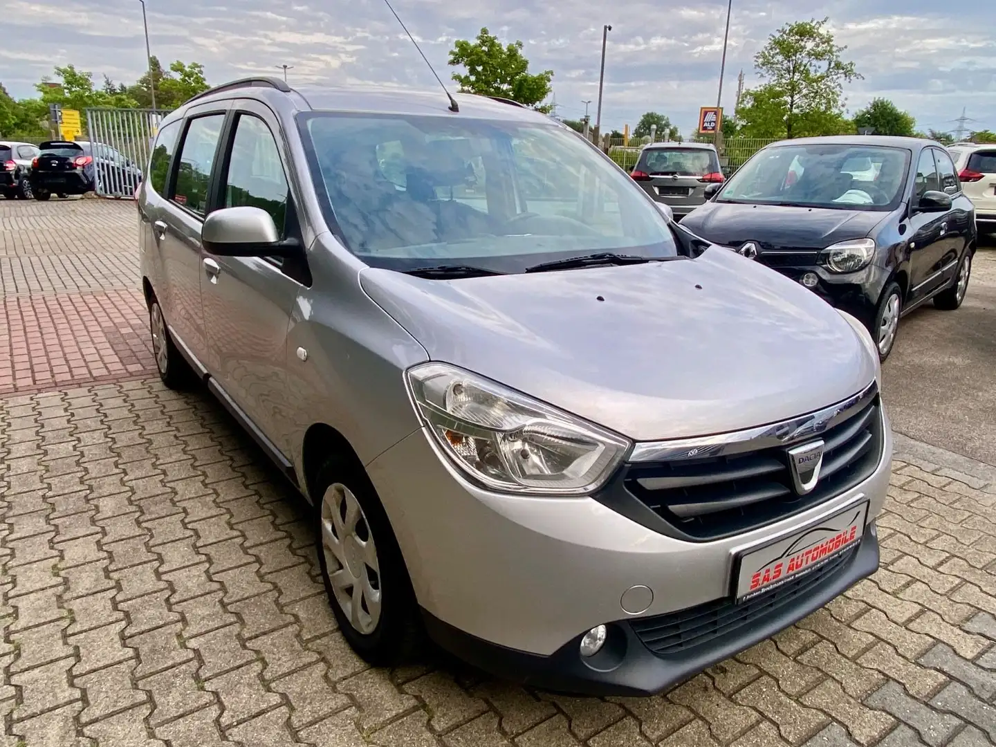Dacia Lodgy TCe 115 Lauréate/ Große Inspektion frisch Argent - 1