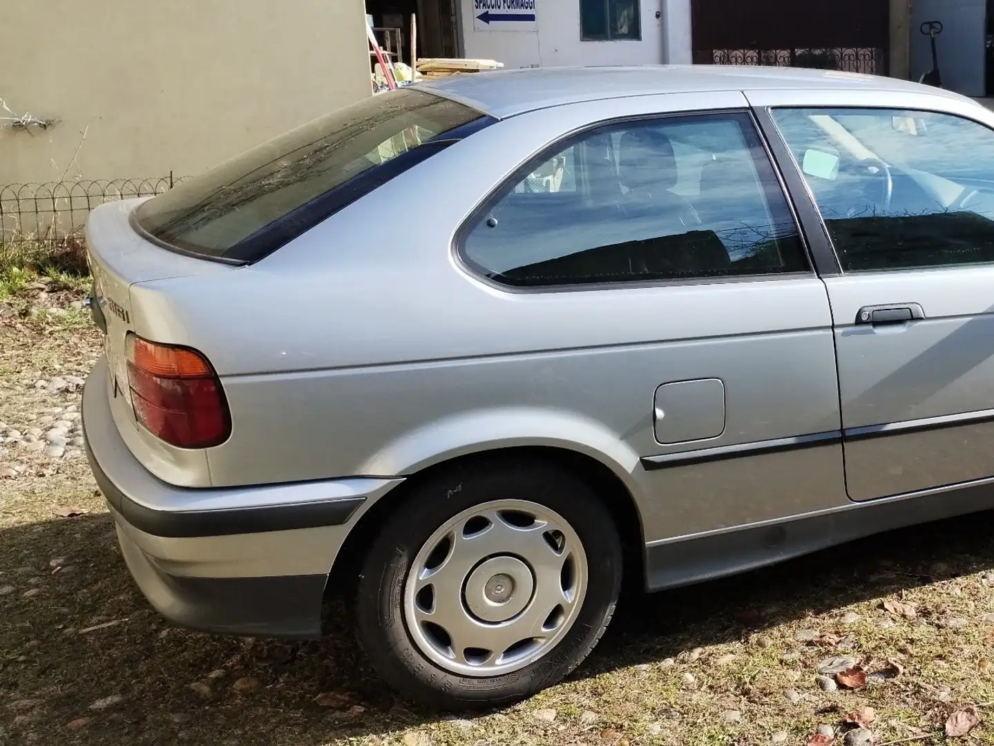 BMW 316 316i Compact Europa c/2airbag Stříbrná - 2