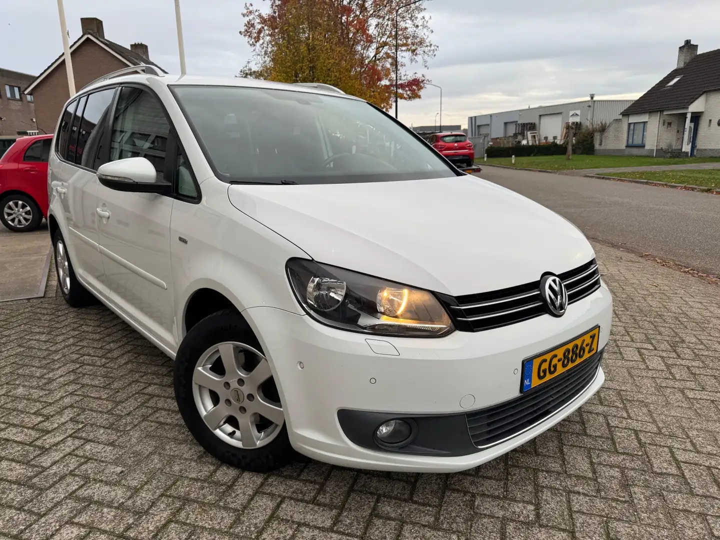 Volkswagen Touran 1.2 TSI Highline BlueMotion Navi,Pdc,Trkhaak Wit - 2
