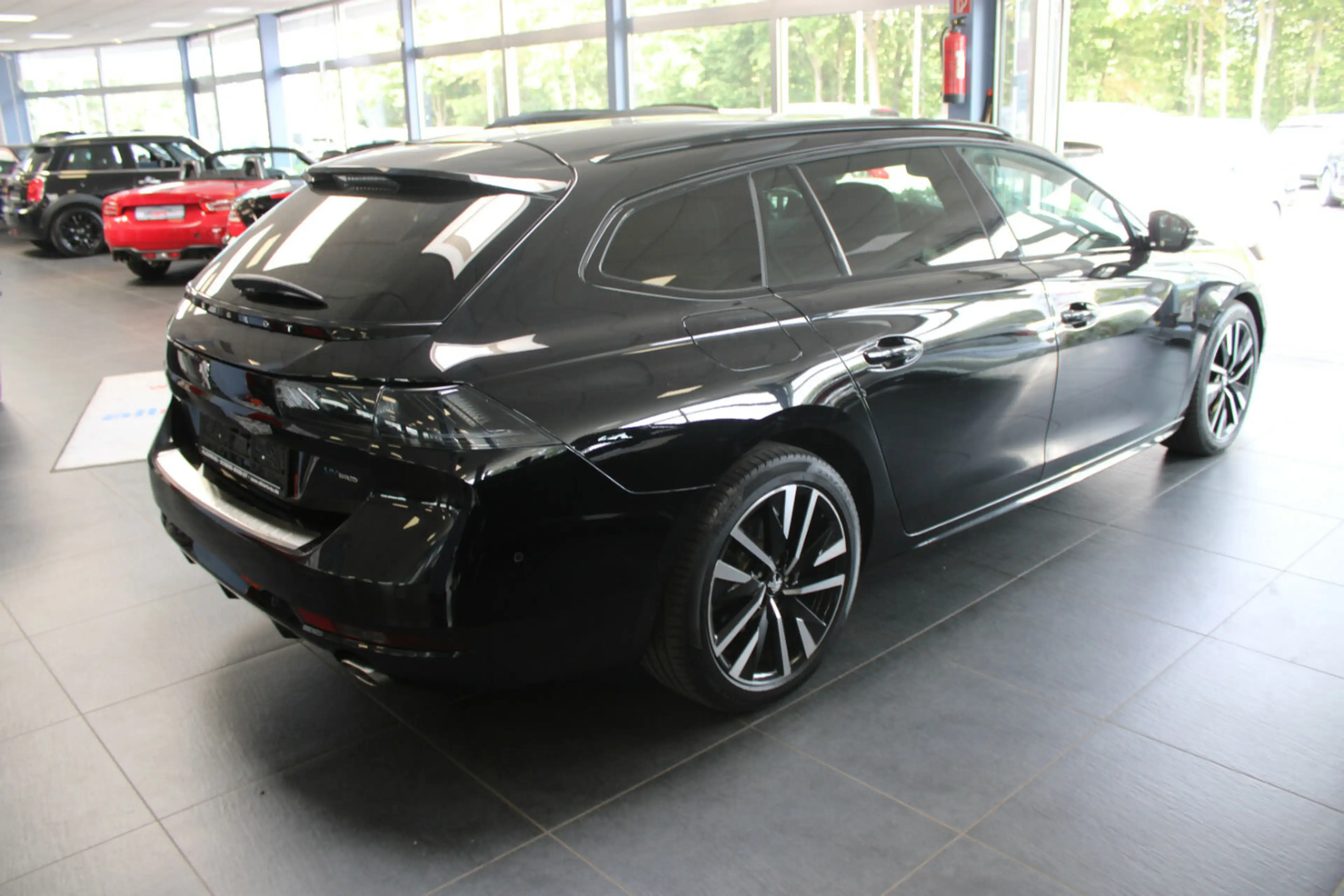 Peugeot 508 Hybrid 225 e-EAT8 GT — photo 7