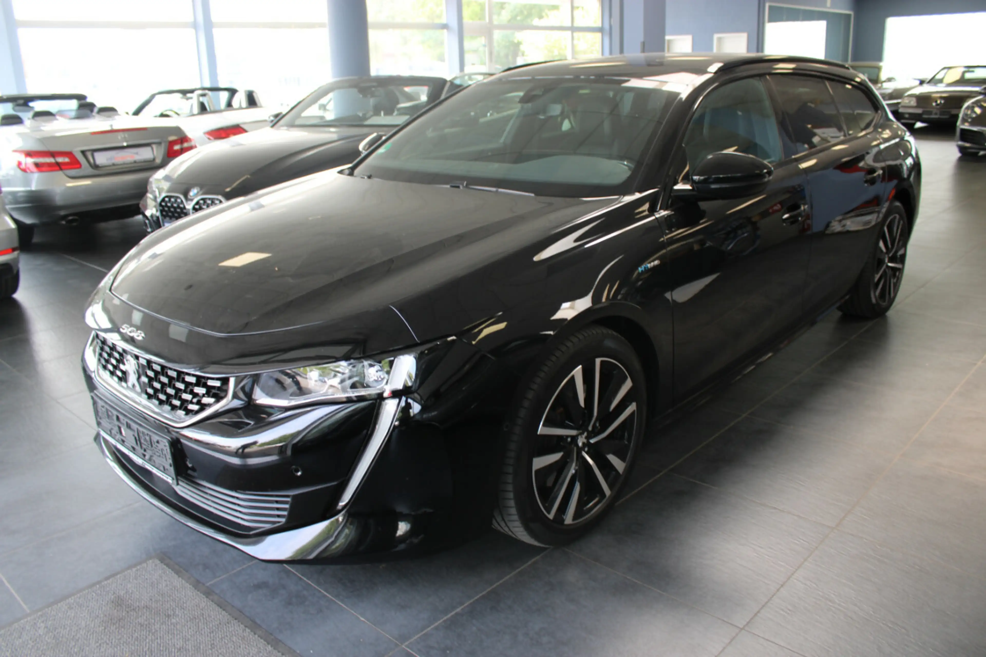 Peugeot 508 Hybrid 225 e-EAT8 GT — photo 3