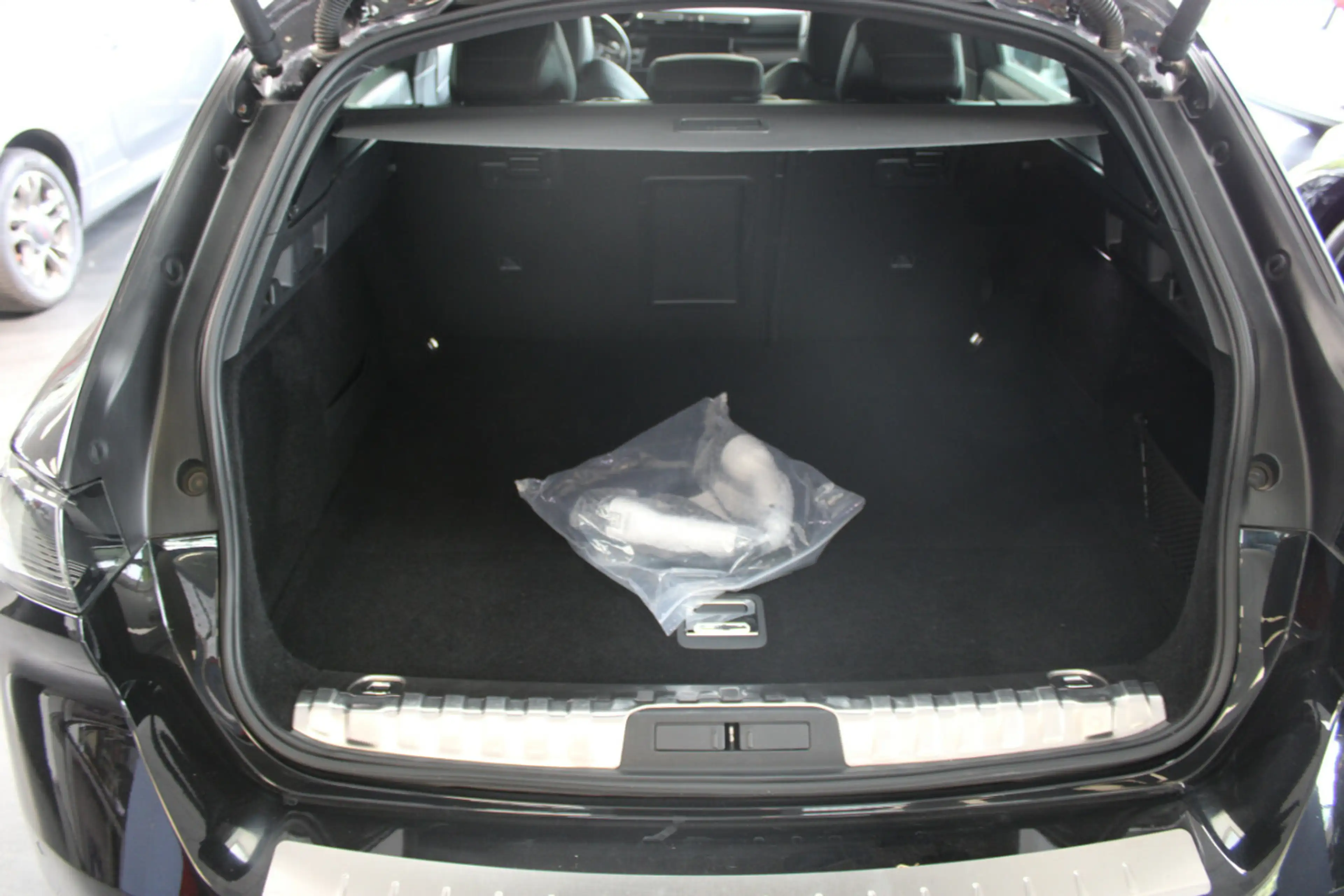 Peugeot 508 Hybrid 225 e-EAT8 GT — photo 6
