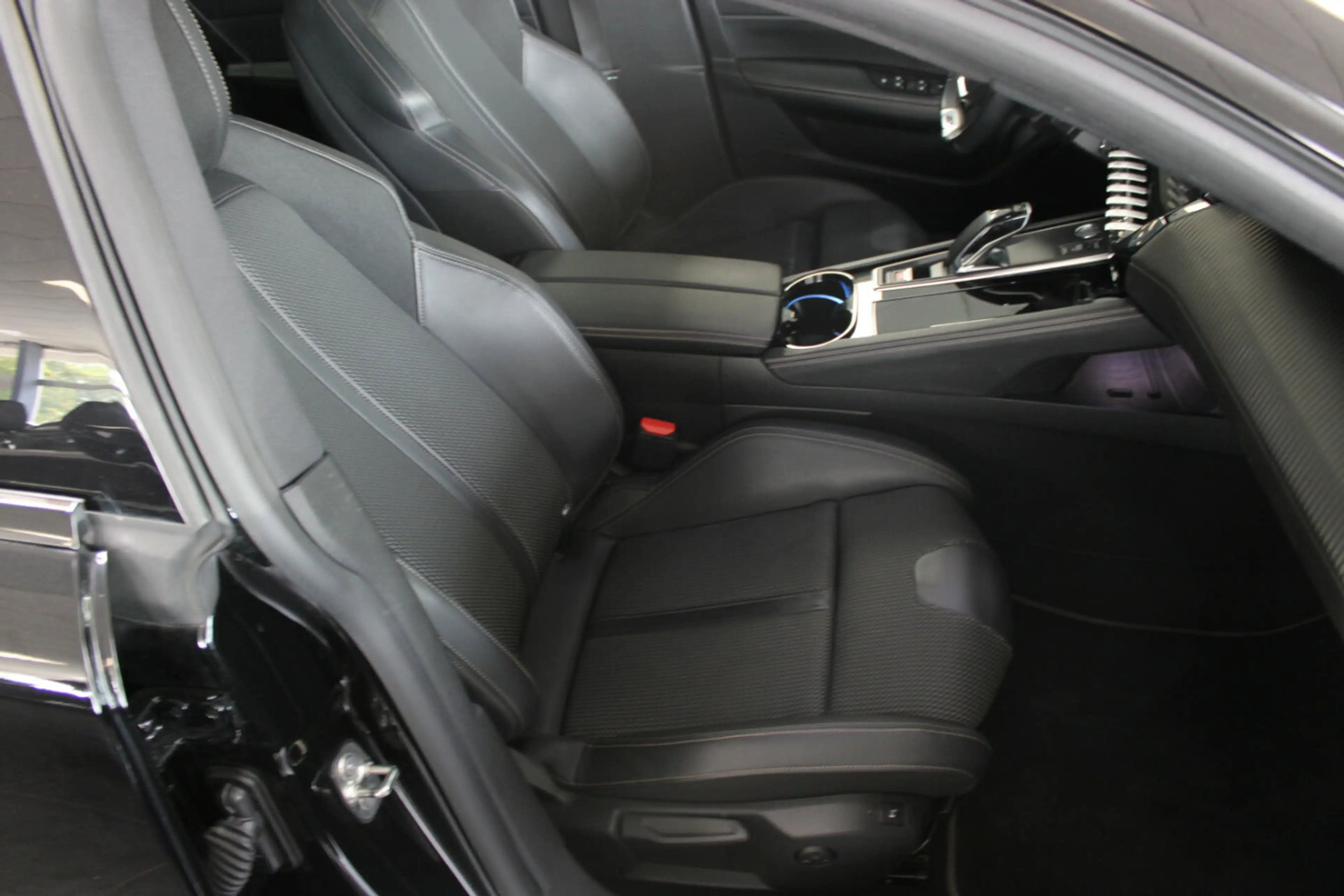 Peugeot 508 Hybrid 225 e-EAT8 GT — photo 13
