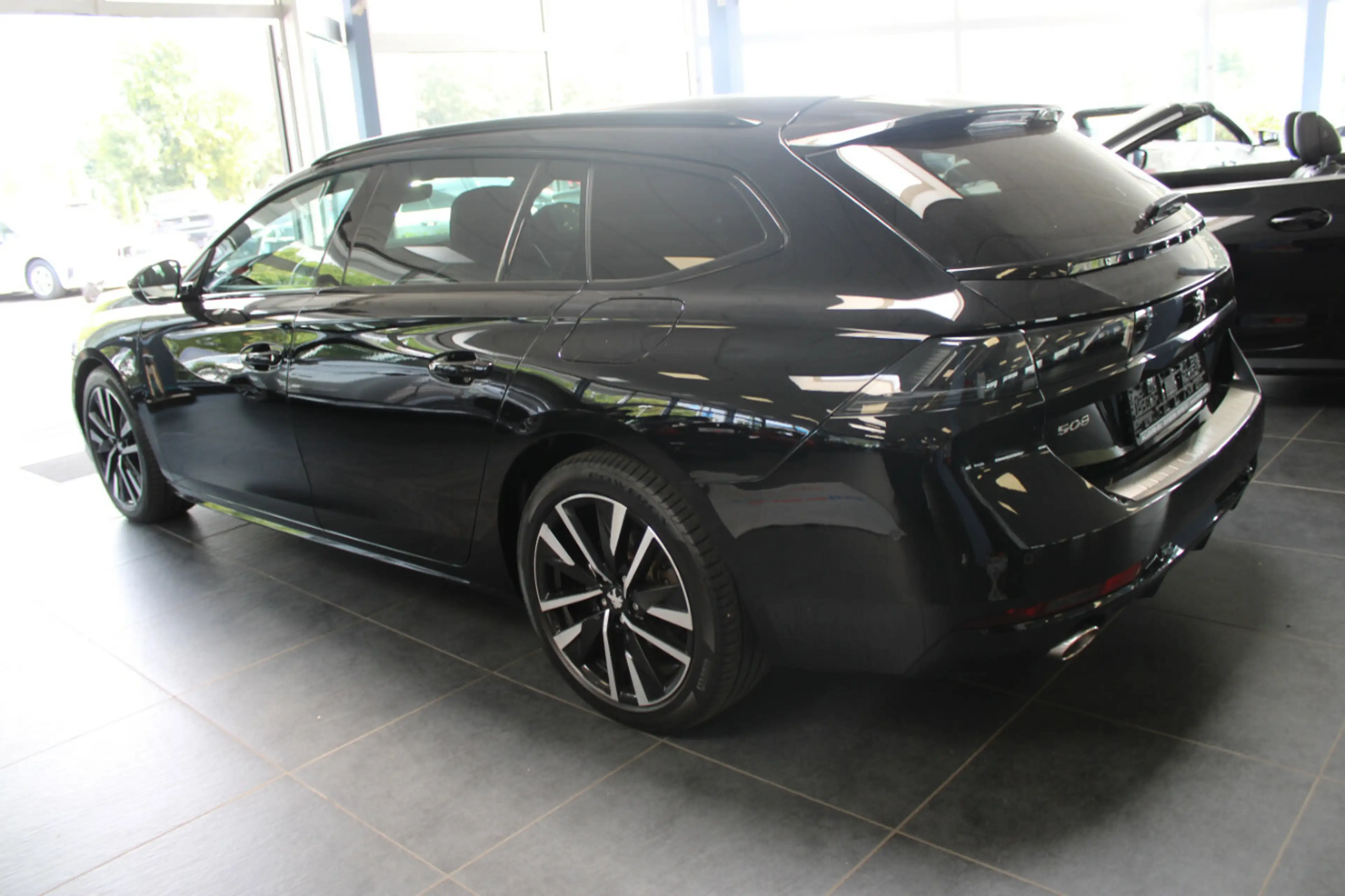 Peugeot 508 Hybrid 225 e-EAT8 GT — photo 4