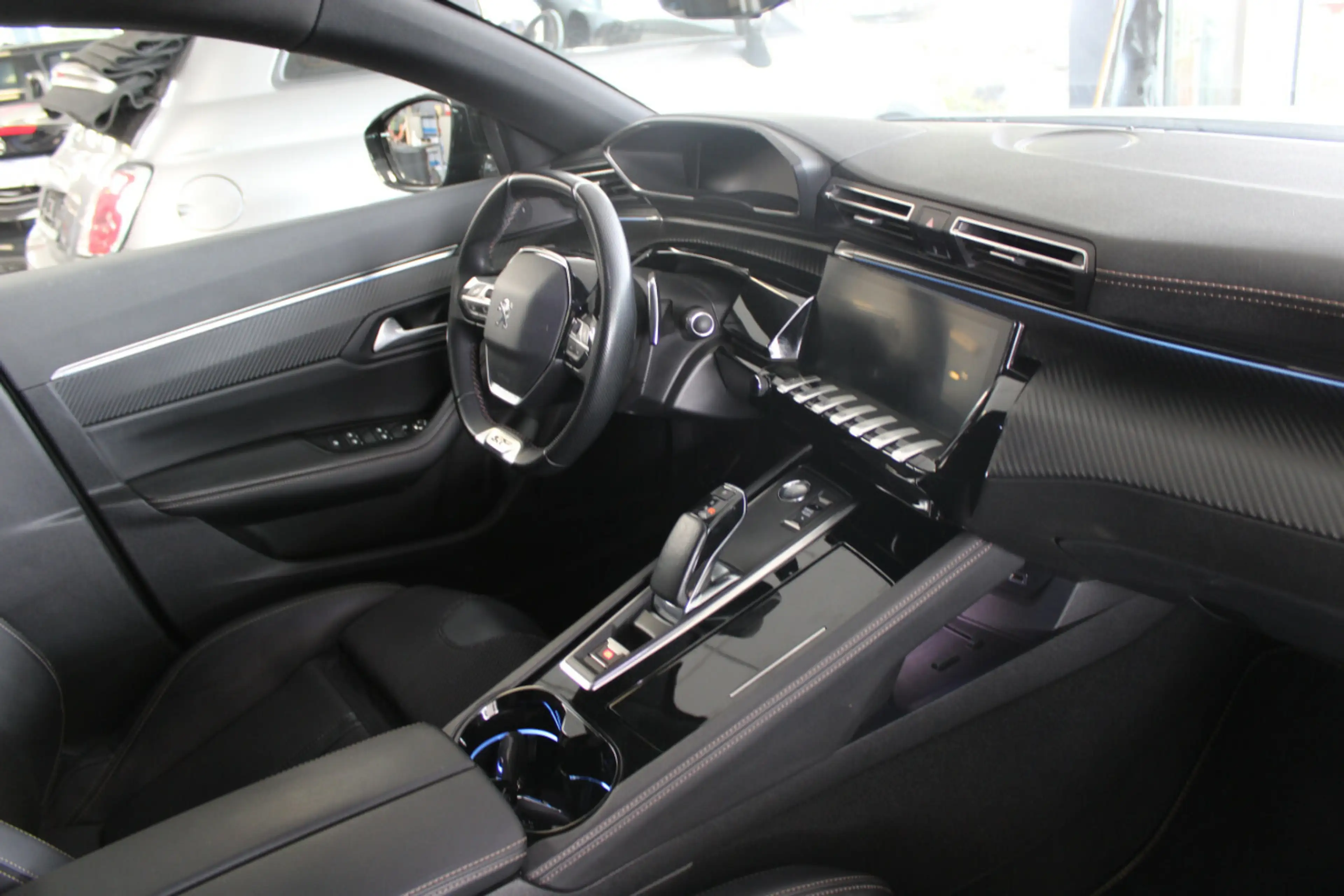 Peugeot 508 Hybrid 225 e-EAT8 GT — photo 8