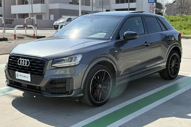 Audi Q2 Q2 35 TFSI S tronic Identity Black