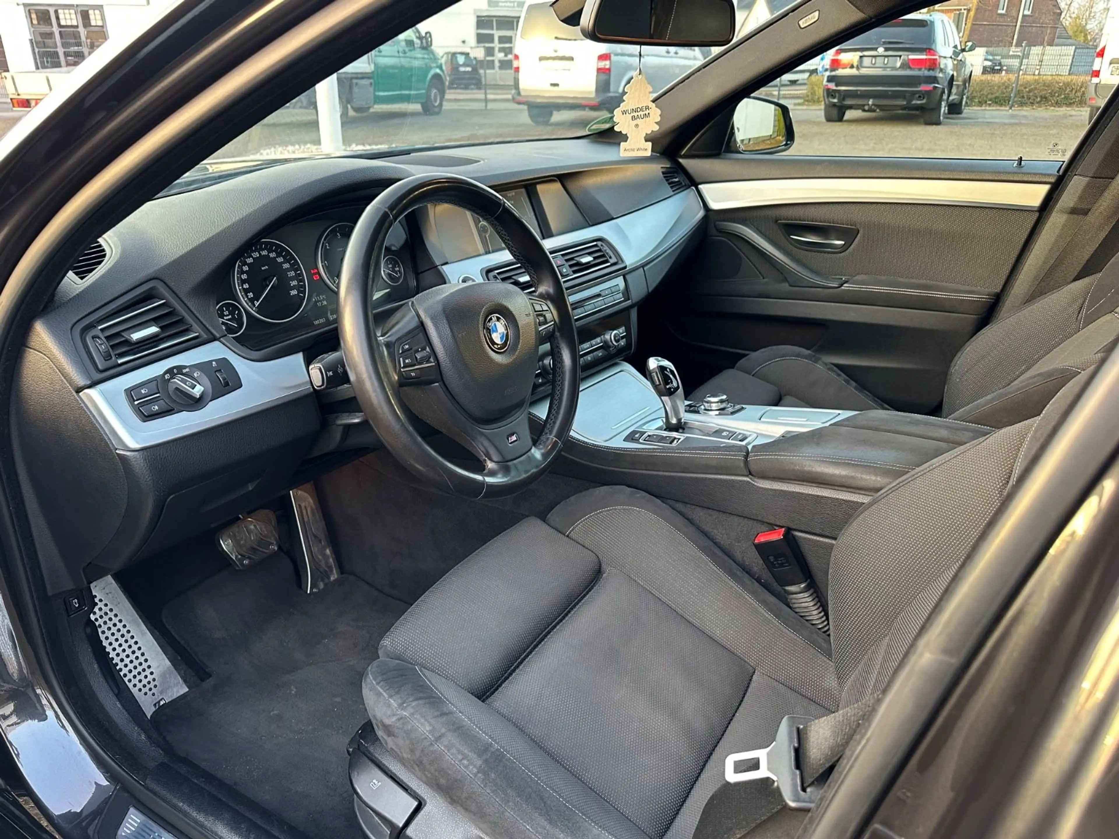BMW 525 d Touring M-Sportpaket Navi Xenon PDC — photo 9