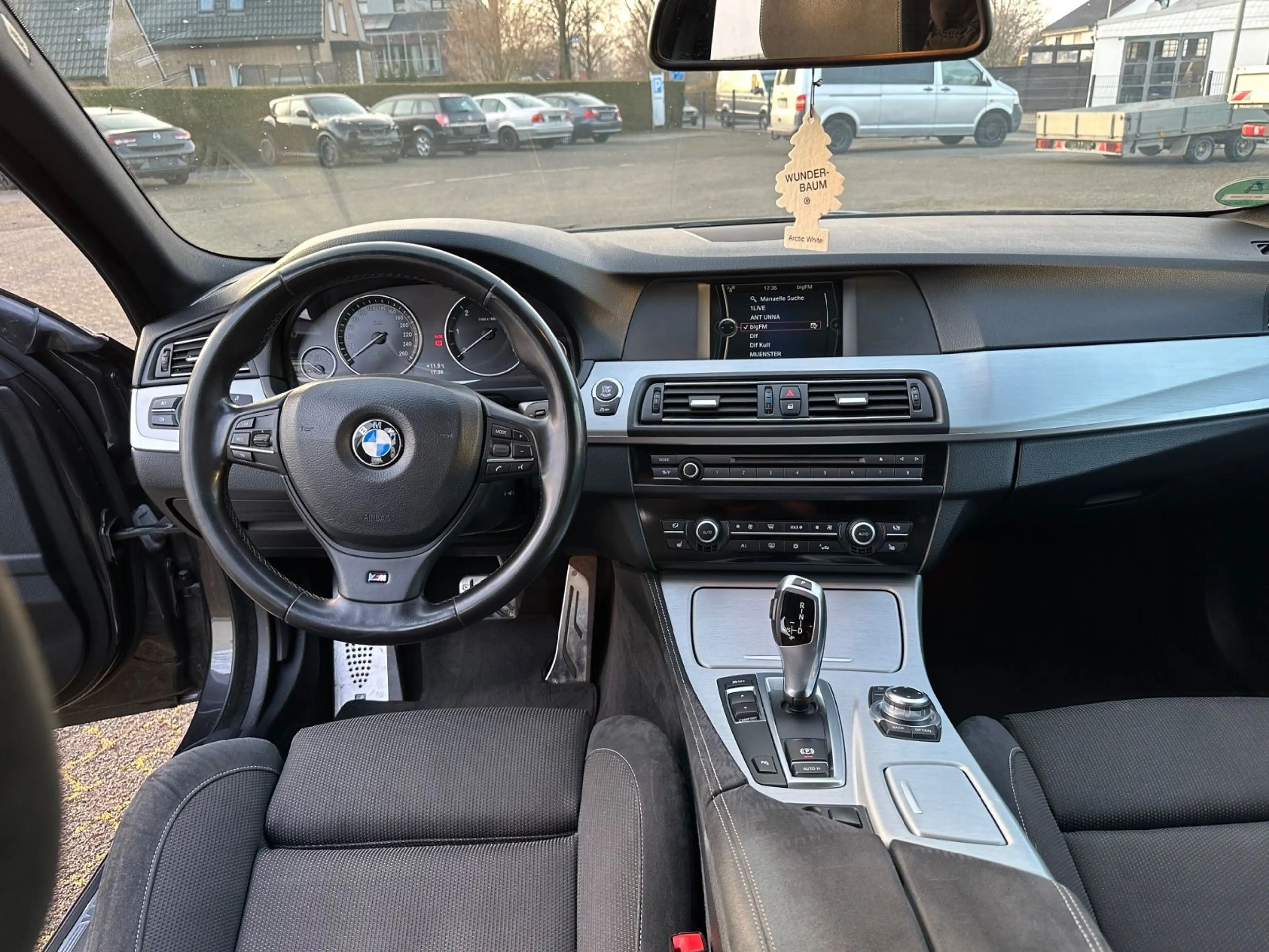 BMW 525 d Touring M-Sportpaket Navi Xenon PDC — photo 11