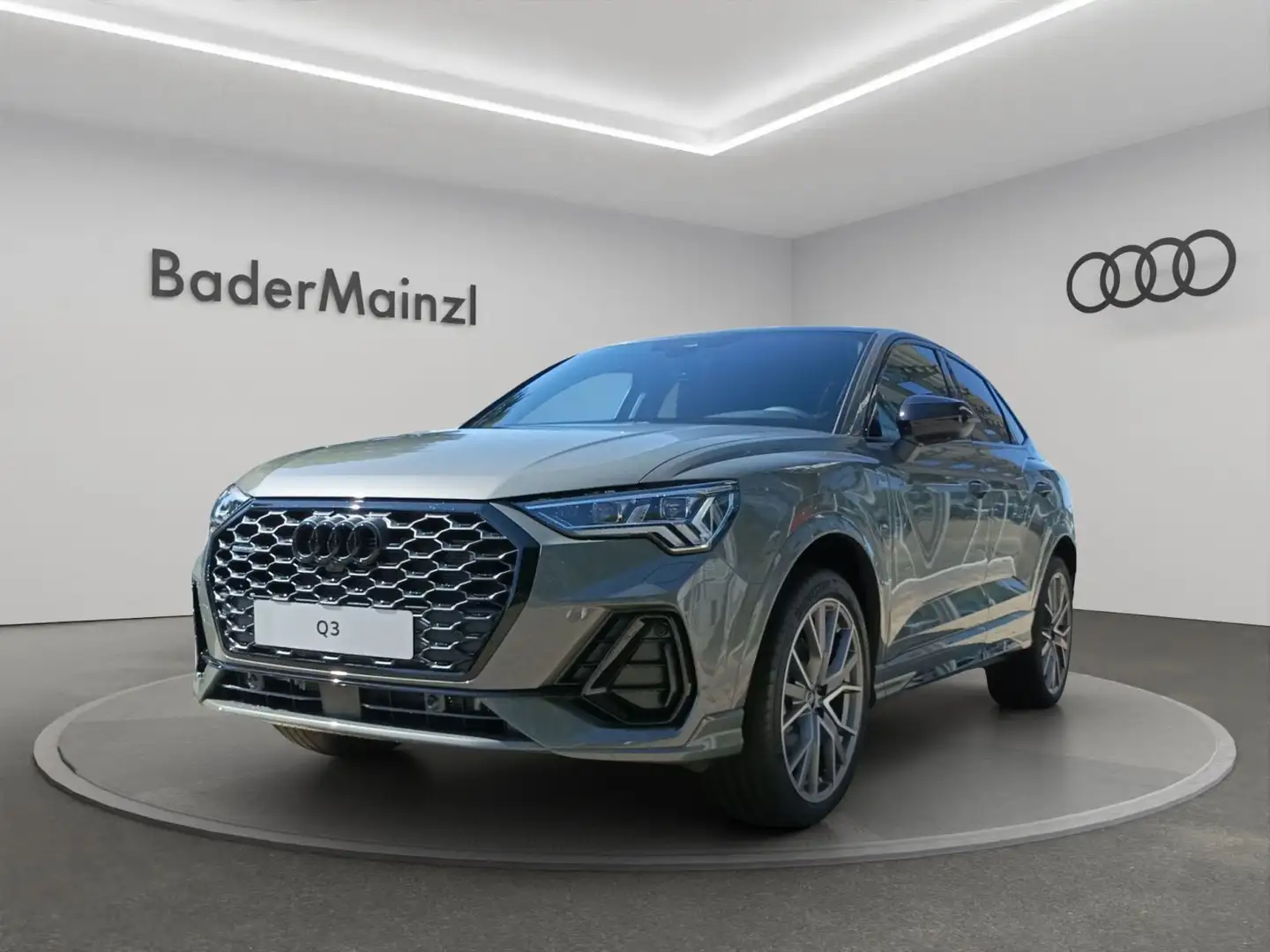 Audi Q3 S line 40 TDI qu. Sonos AHK Matrix Grijs - 1