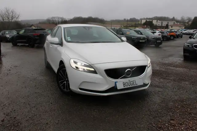 Volvo V40 D2 BUSINESS 2L DIESEL 120 CV GPS 3D CAMÉRA JA 16 FULL LED RÉGULATEUR BLUETOOTH