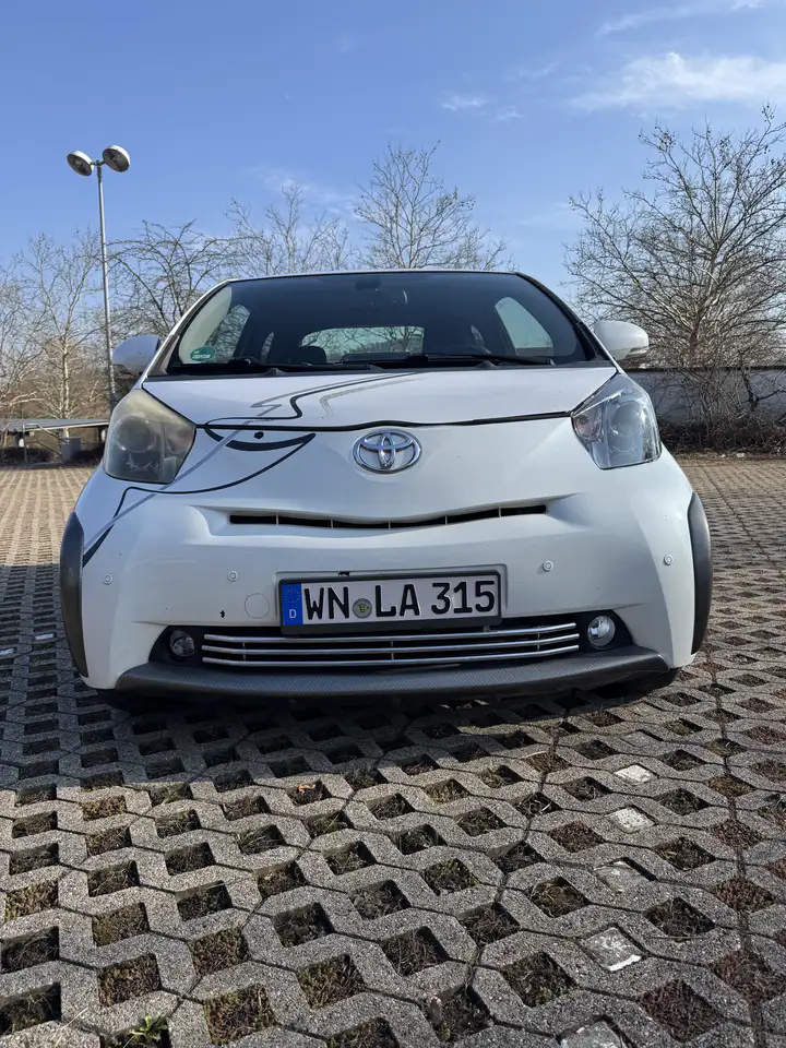 Toyota iQ