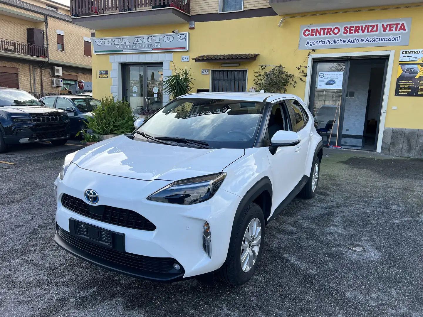 Toyota Yaris Yaris Cross 1.5h Business fwd 116cv e-cvt ITALIANA Bianco - 1