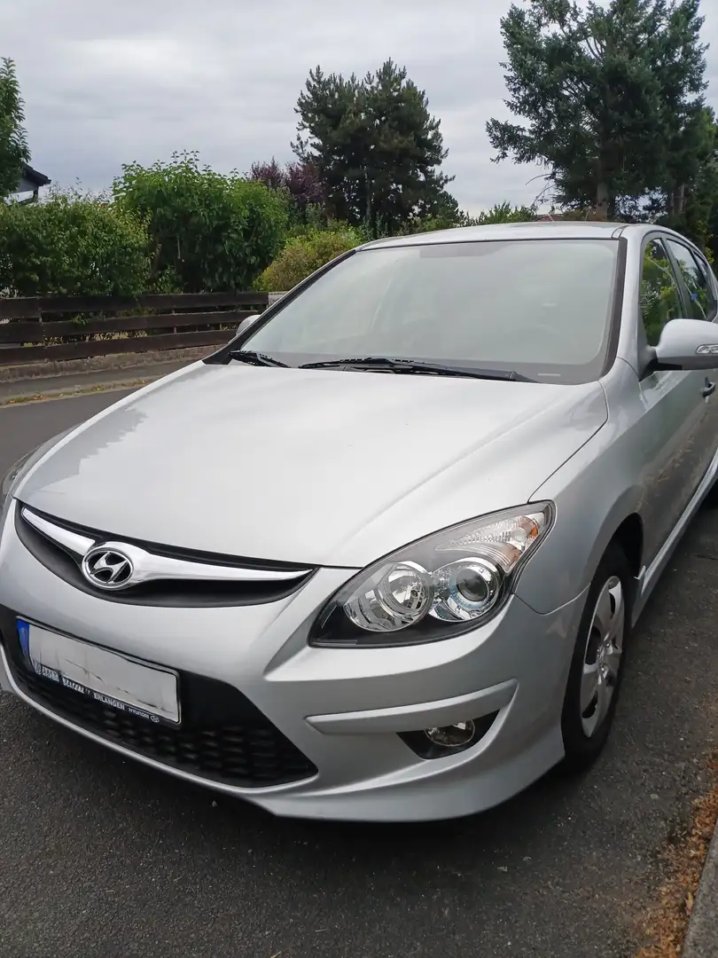 Hyundai i30 i30 1.6 CRDi Classic Silber - 1