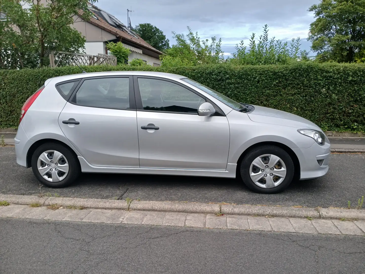 Hyundai i30 i30 1.6 CRDi Classic Silber - 2