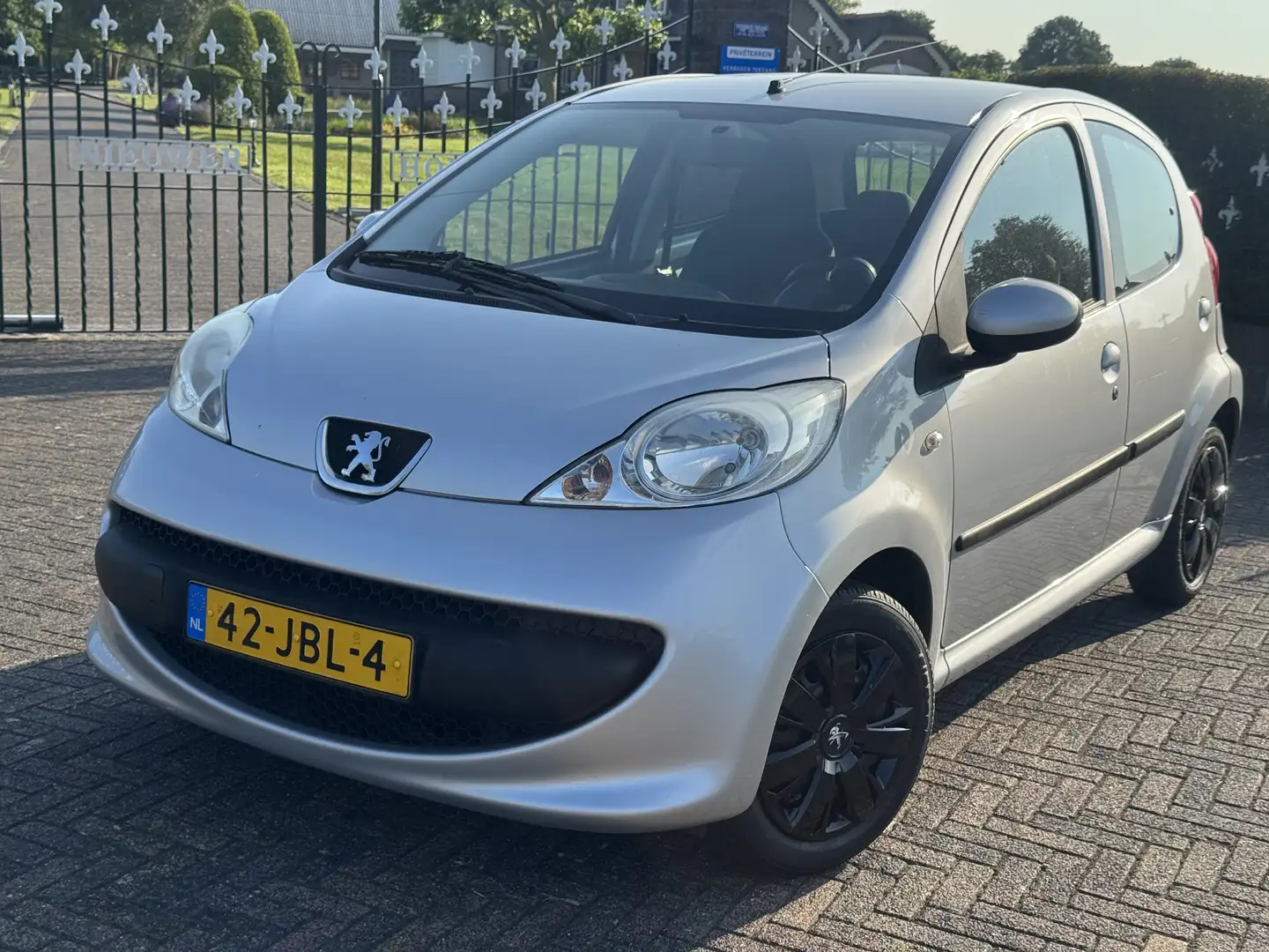 Peugeot 107 Nieuw APK! Grijs - 1