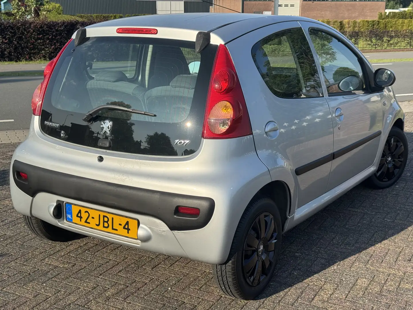 Peugeot 107 Nieuw APK! Grijs - 2