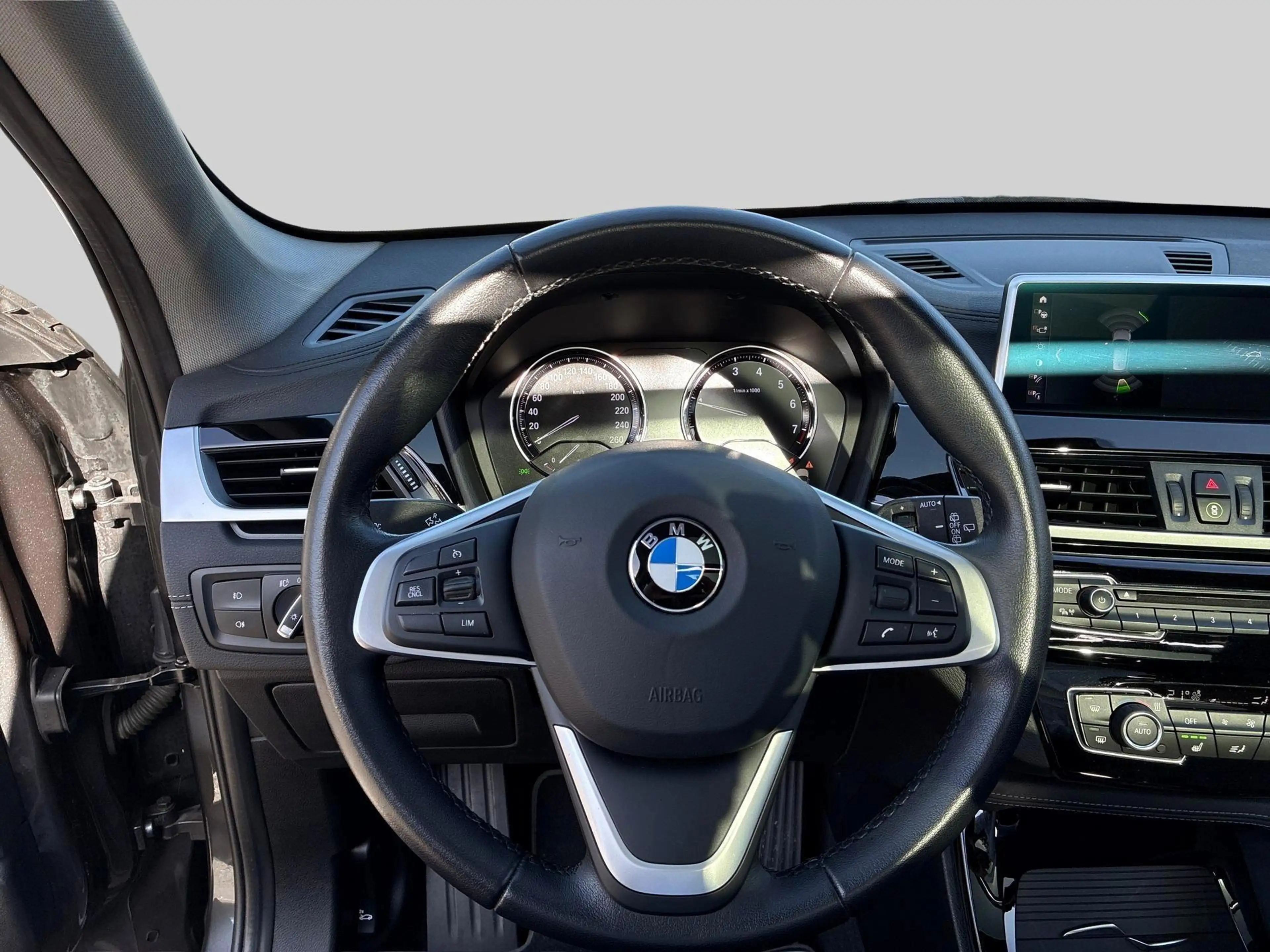 BMW X1 xLine sDrive18iA (103 kW) — photo 15
