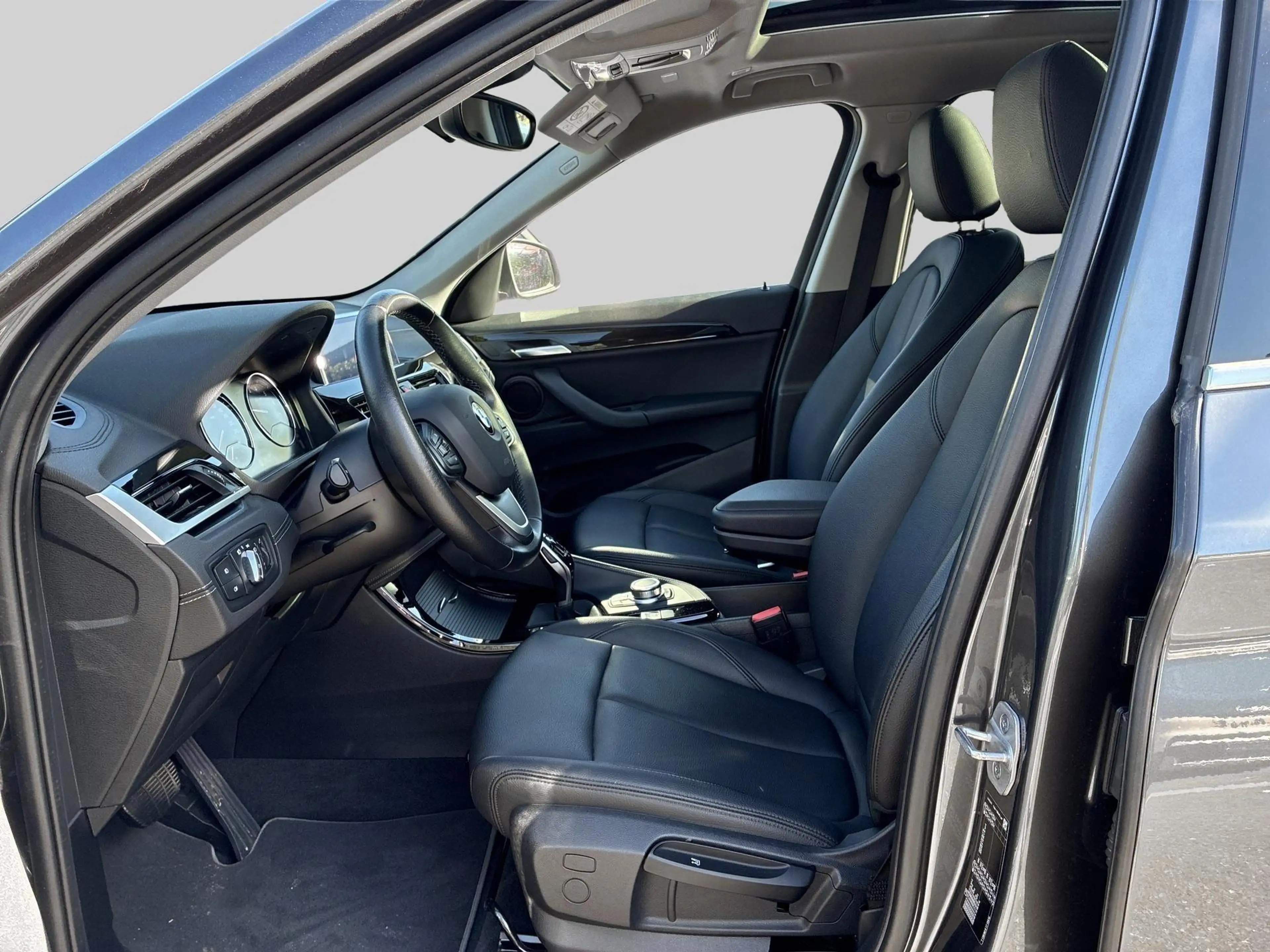 BMW X1 xLine sDrive18iA (103 kW) — photo 11