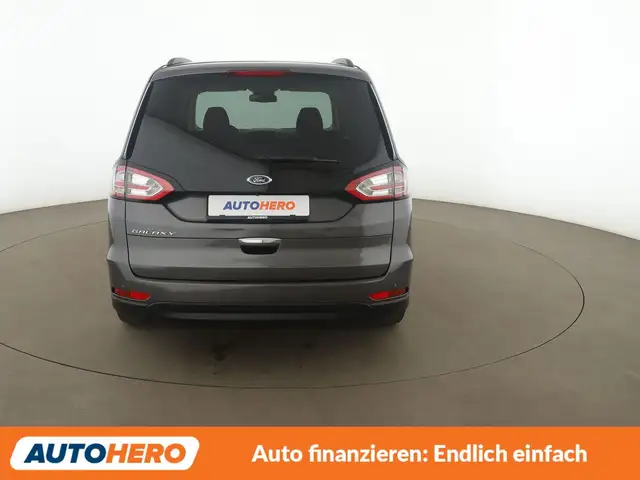 Ford Galaxy view 5