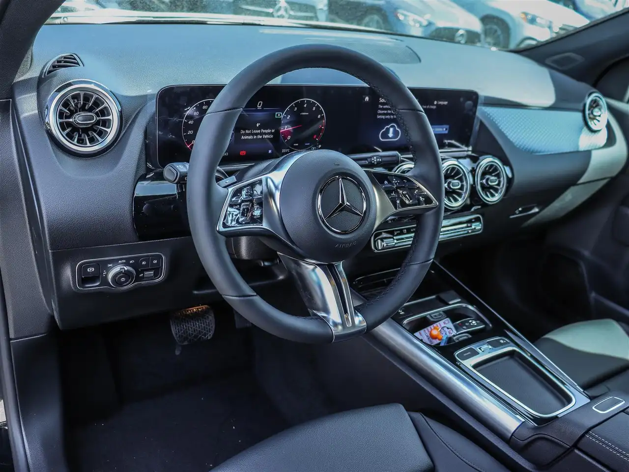 Mercedes-Benz GLA снимка Mercedes-Benz GLA