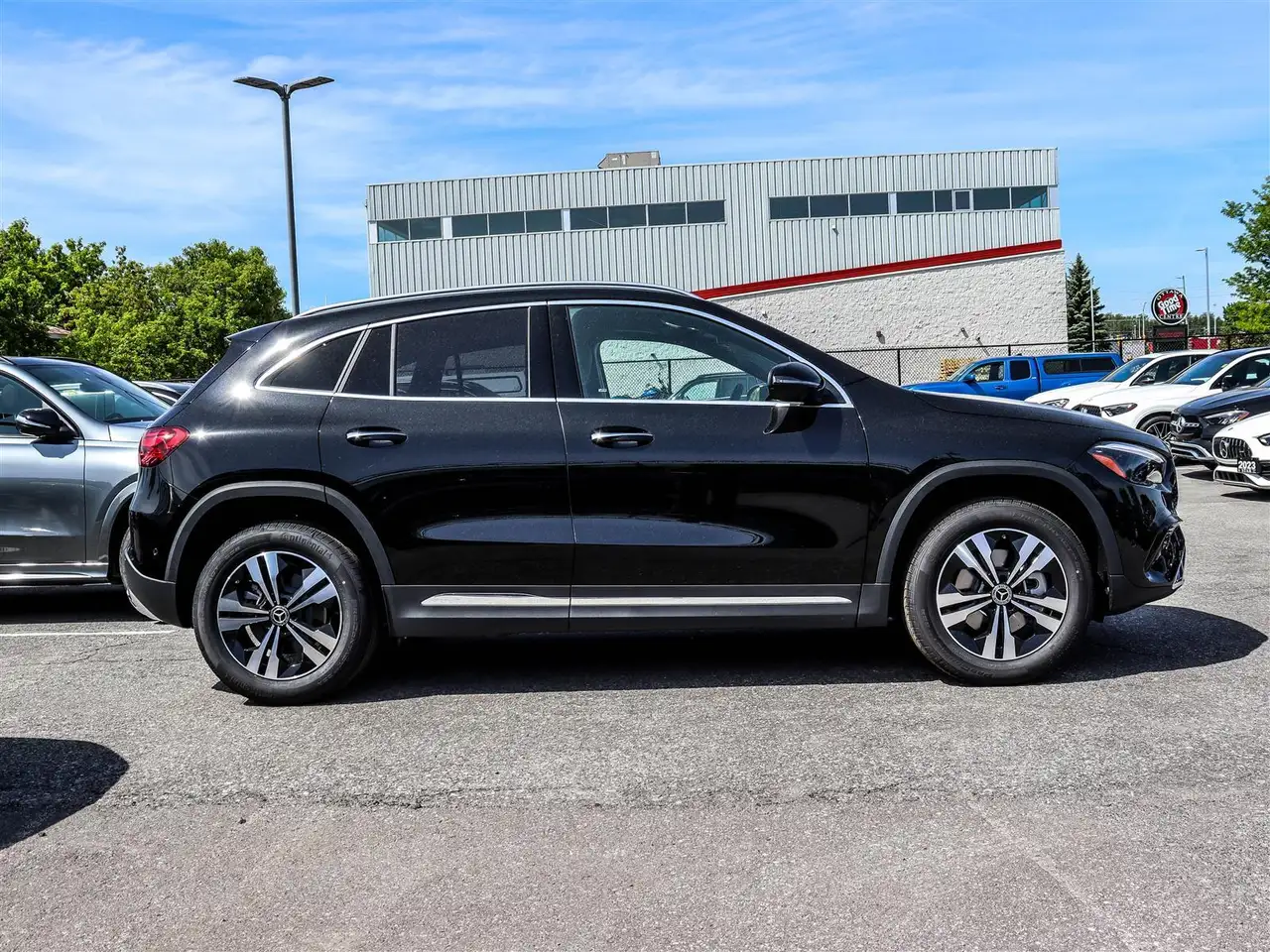Mercedes-Benz GLA снимка Mercedes-Benz GLA