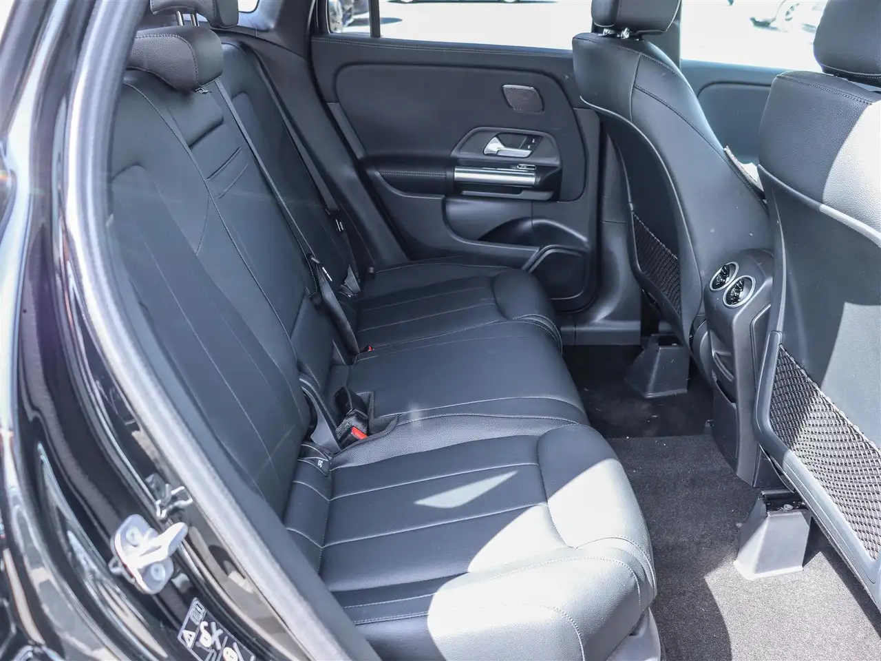 Mercedes-Benz GLA снимка Mercedes-Benz GLA