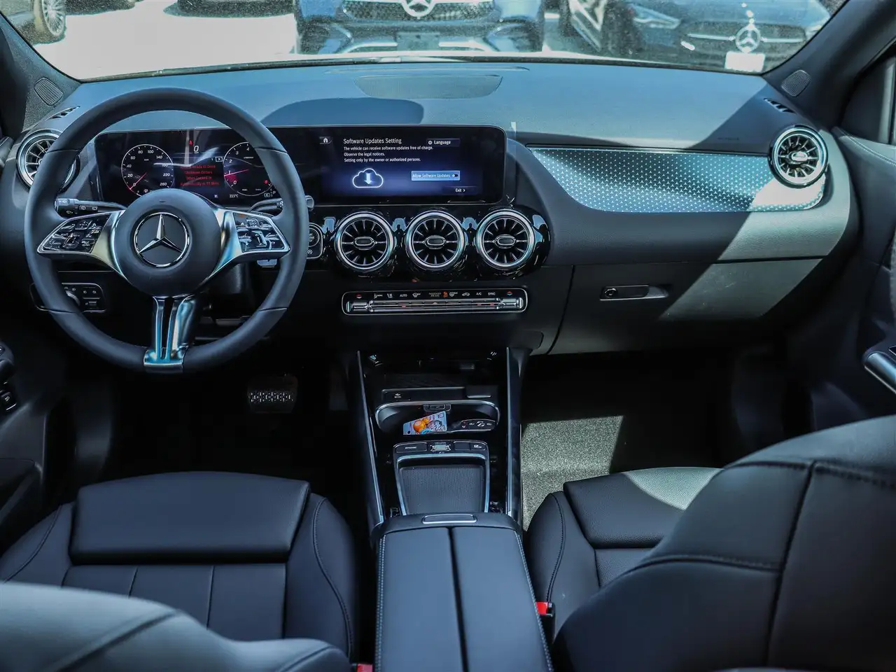 Mercedes-Benz GLA снимка Mercedes-Benz GLA