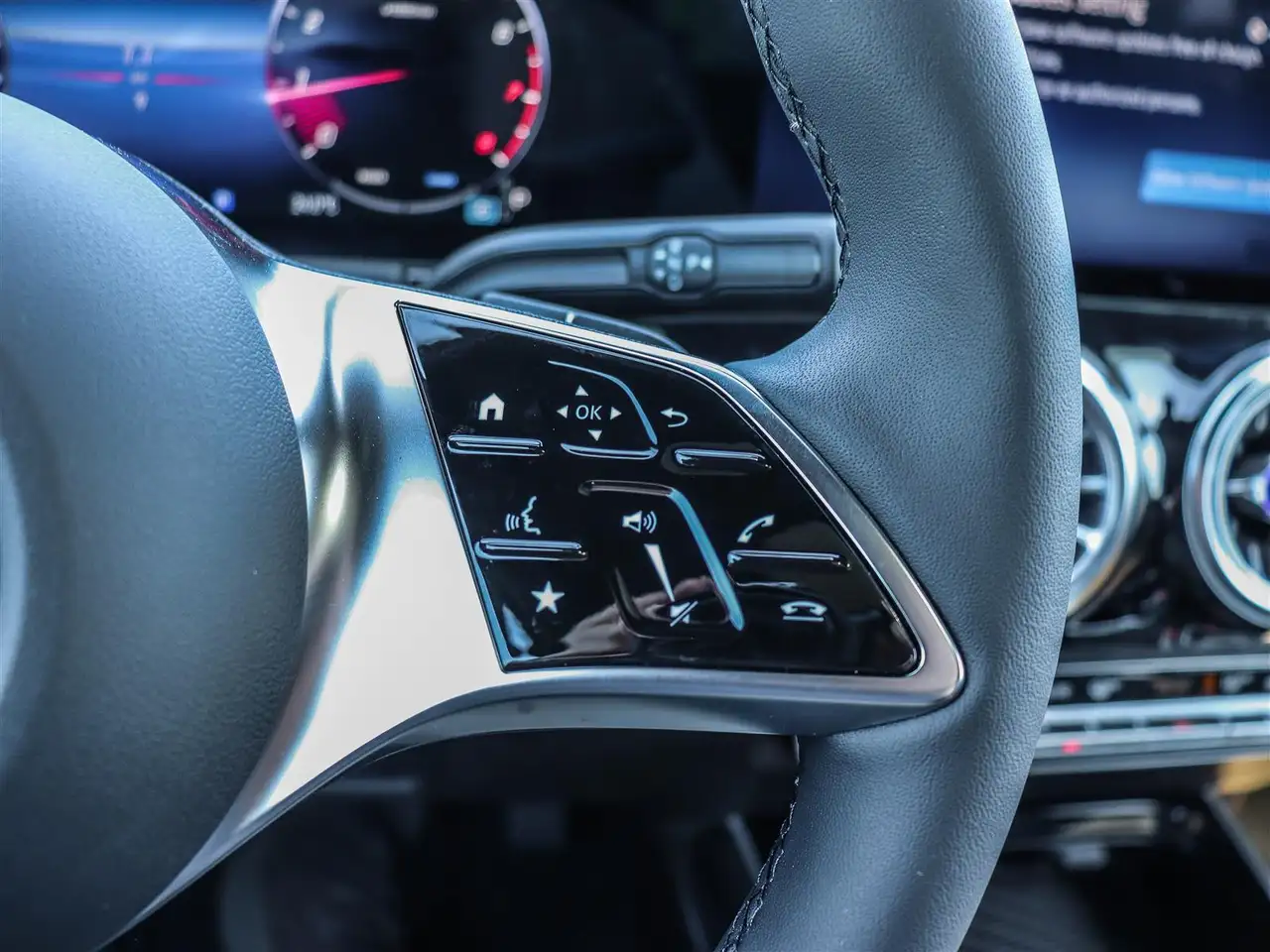 Mercedes-Benz GLA снимка Mercedes-Benz GLA