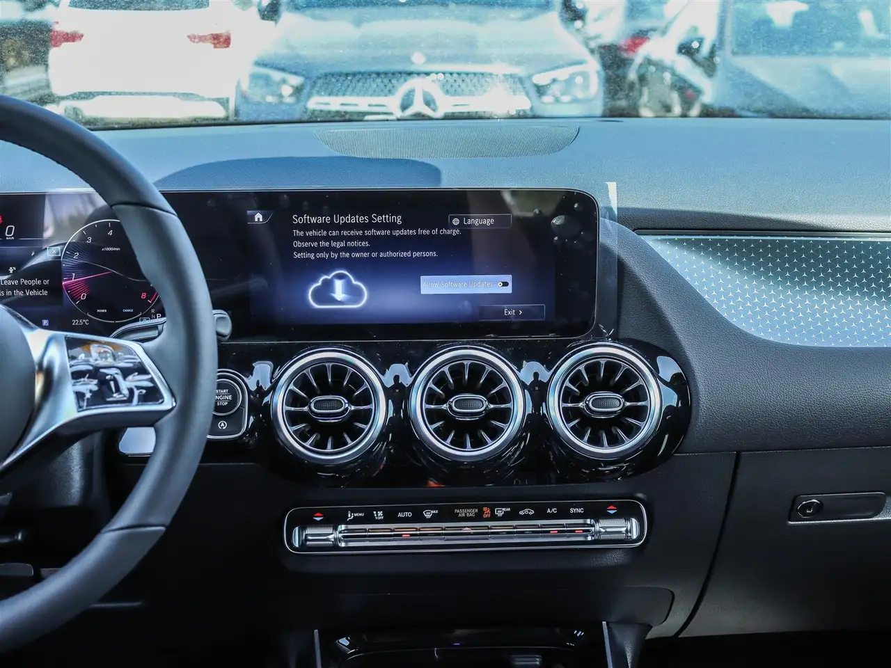 Mercedes-Benz GLA снимка Mercedes-Benz GLA