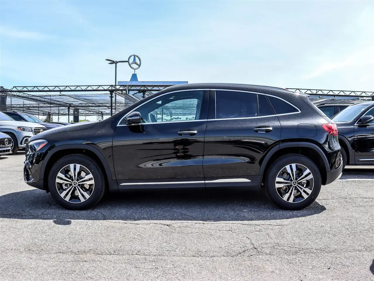 Mercedes-Benz GLA снимка Mercedes-Benz GLA