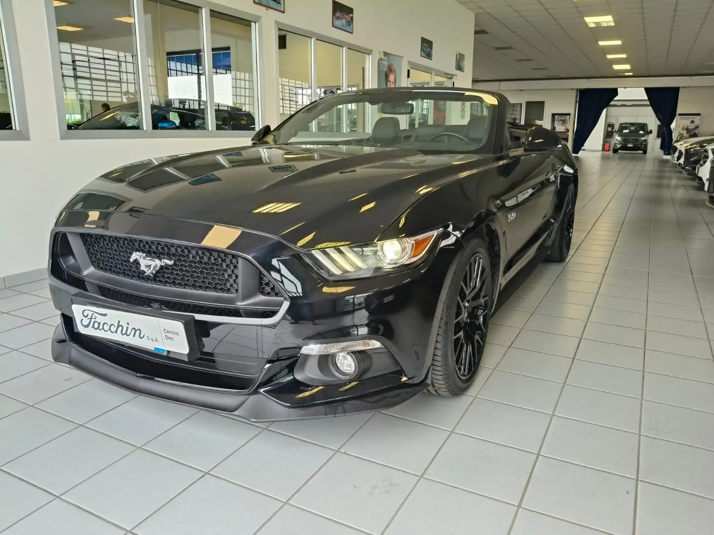 Ford Mustang GT 5.0 TI-VCT V8 421cv Convertible Nero - 1
