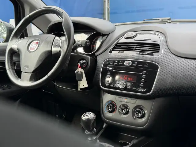 Fiat Punto Evo view 22