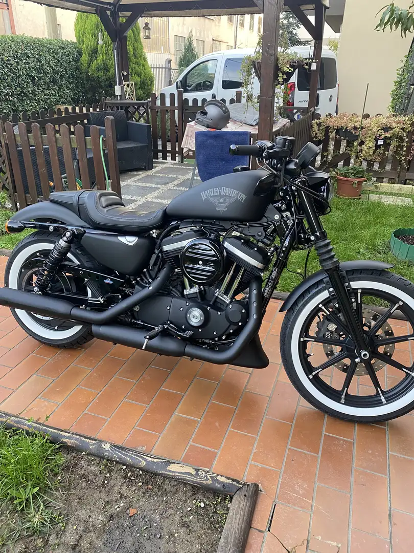 Harley-Davidson Iron 883 XL883N Чорний - 1