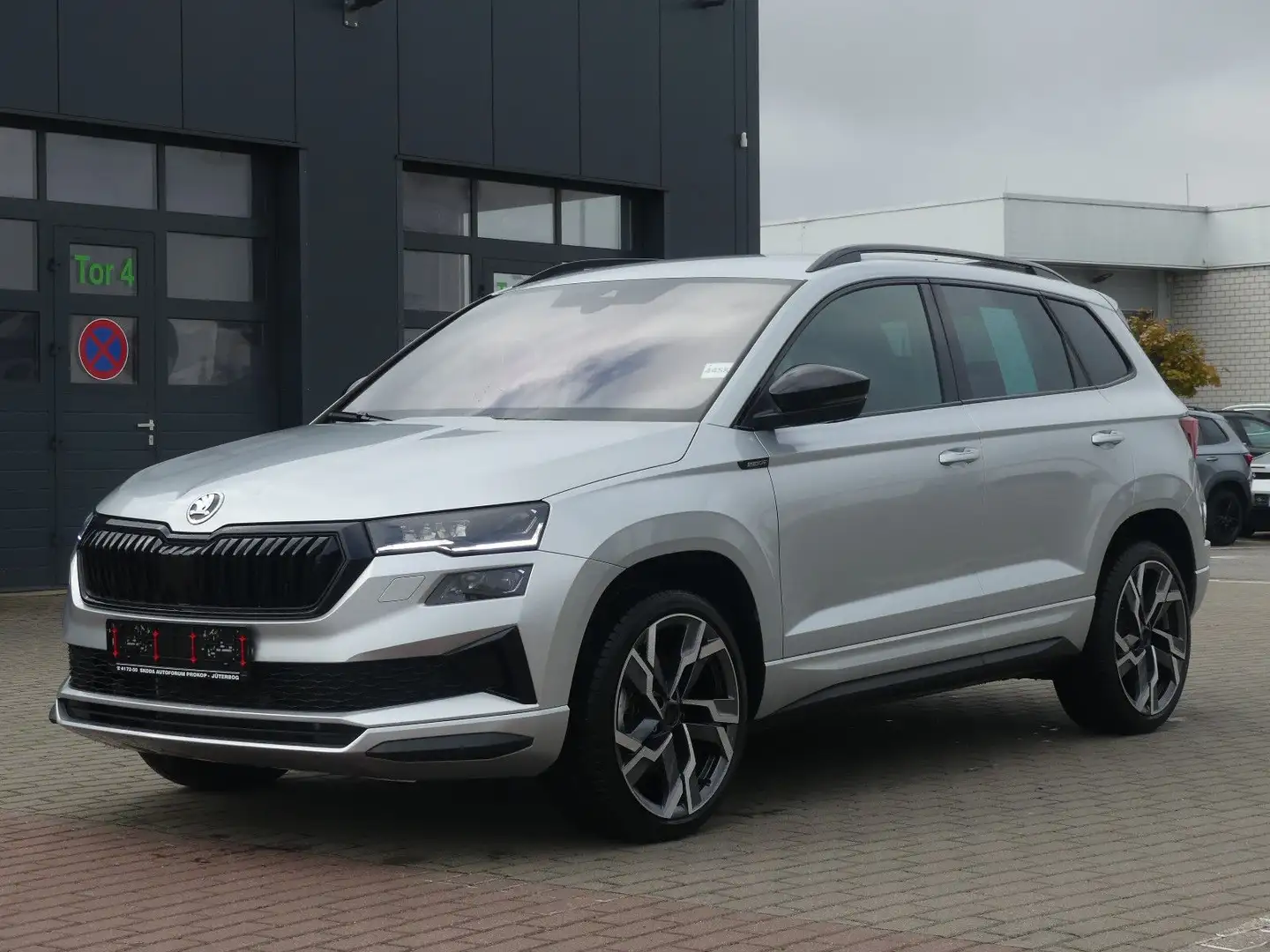 Skoda Karoq 1.5l TSI ACT DSG Sportline *pACC*KAM*NAV* Argent - 1