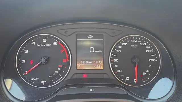 Audi Q2 view 12