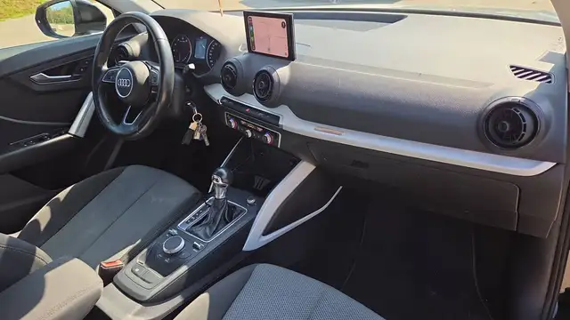 Audi Q2 view 10