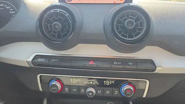 Audi Q2 view 13