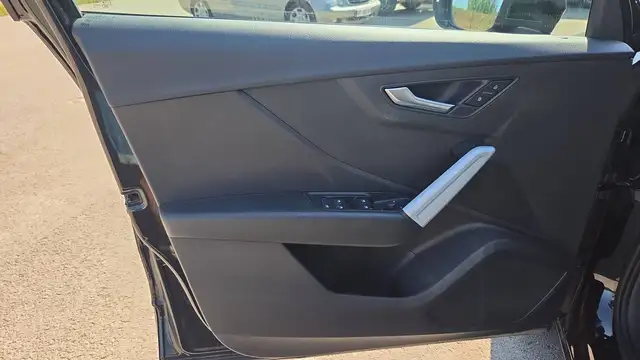 Audi Q2 view 7