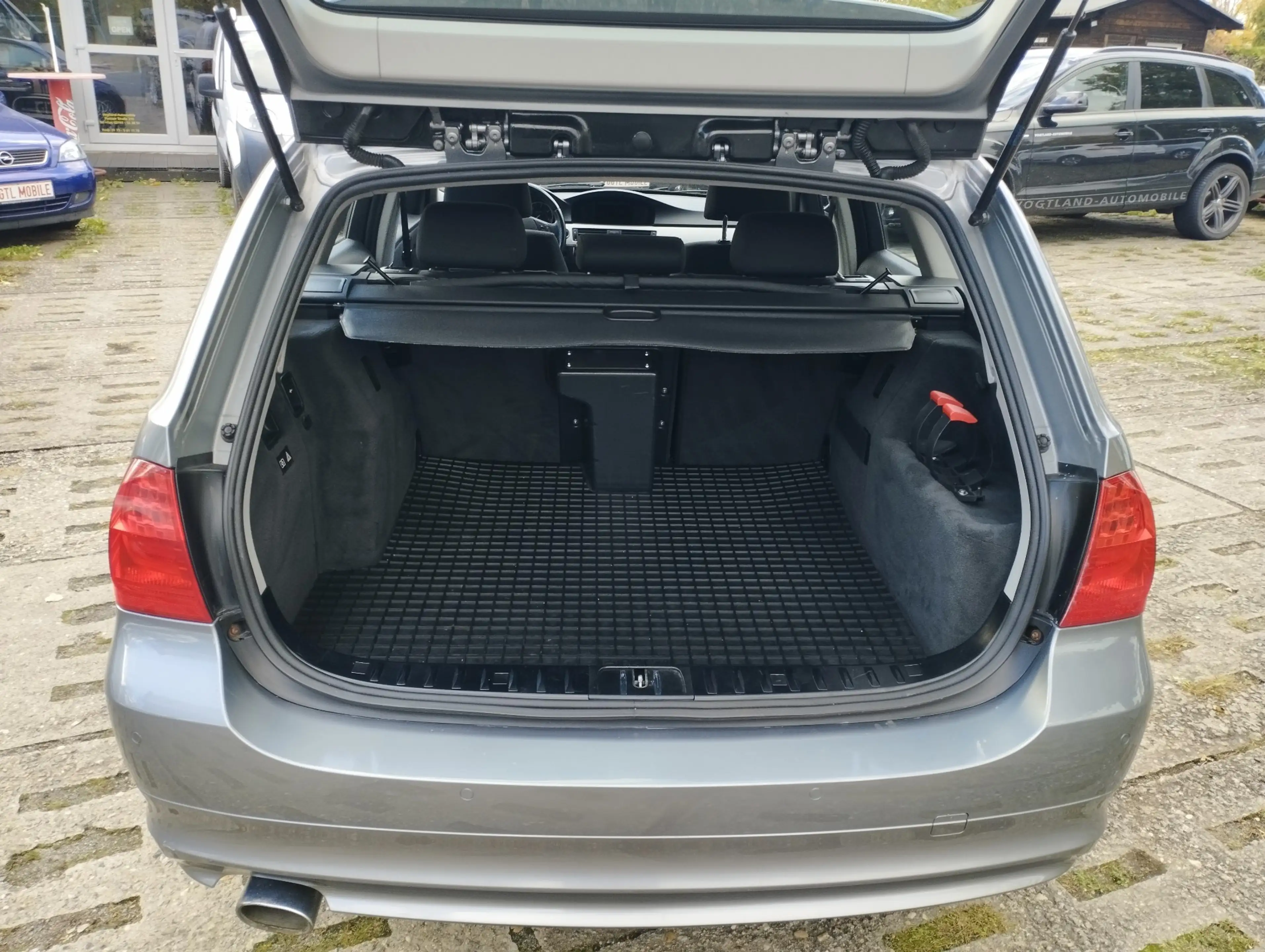 BMW 320 320 d xDrive Touring* ALLRAD! 1.HAND-BEHÖRDENFAHRZEUG!! — photo 17